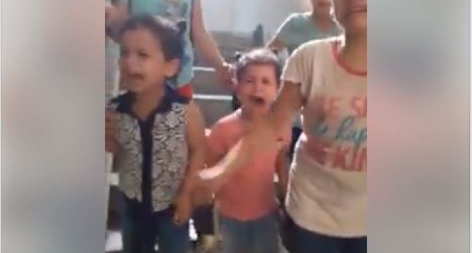 Les enfants palestiniens ont été traumatisés et choqués à la suite de la dernière frappe aérienne israélienne qui a ciblé un centre culturel à l&rsquo;ouest de la ville de Gaza.