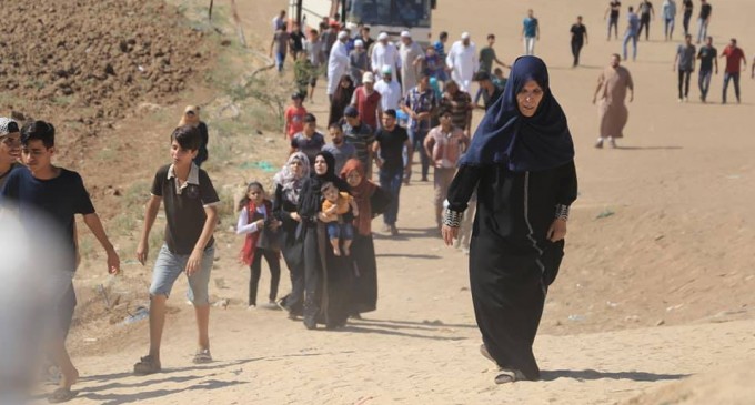 Les familles palestiniennes participent aux manifestations de la Grande Marche du Retour à la frontière de Gaza