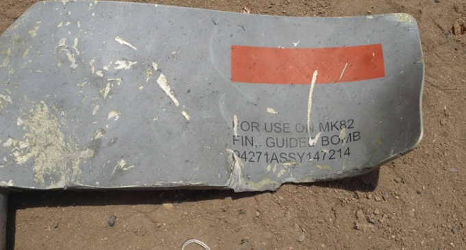 Photos de la bombe US utilisée par la coalition Arabo-US et qui a frappée un bus scolaire tuant 51 personnes dont 40 enfants.