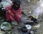 L’IMAGE DU JOUR : Cette femme yéménite et sa famille mangent des feuilles d’arbre comme repas quotidien pour survivre.