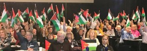 Les drapeaux palestiniens ont été soulevés hier lors de la conférence annuelle des syndicats britanniques en solidarité avec le peuple palestinien.3