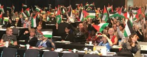 Les drapeaux palestiniens ont été soulevés hier lors de la conférence annuelle des syndicats britanniques en solidarité avec le peuple palestinien1