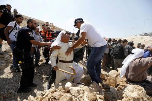 Les forces d'occupation israéliennes agressent les manifestants palestiniens3