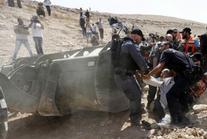 Les forces d'occupation israéliennes agressent les manifestants palestiniens4