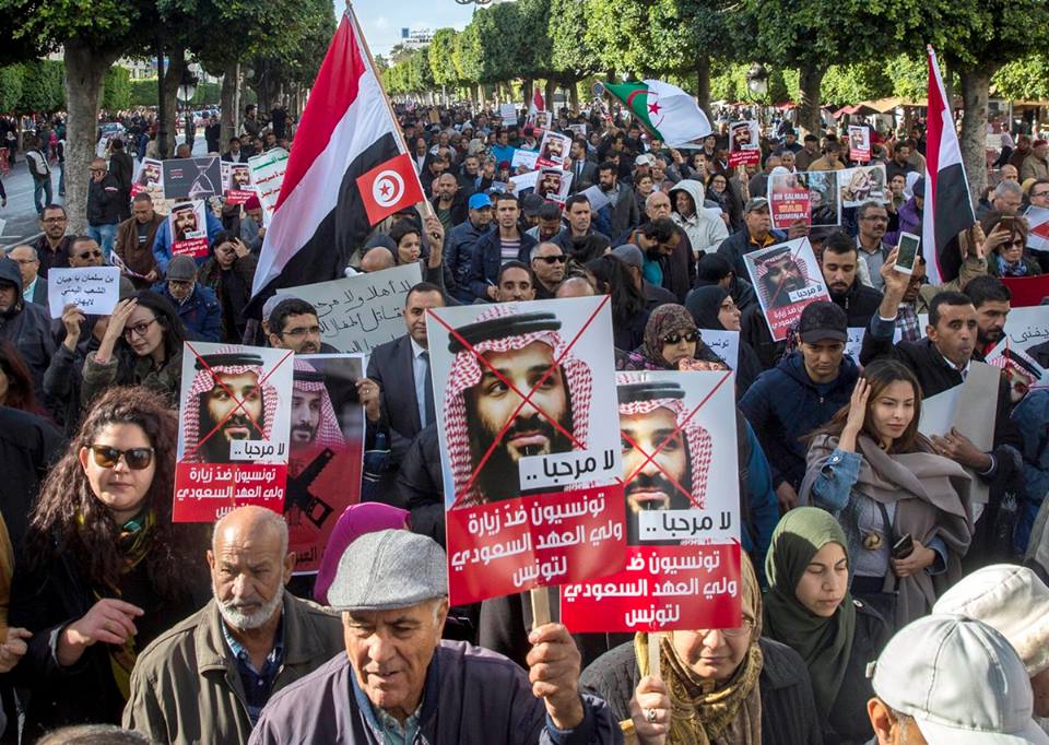 Des centaines de personnes ont manifestés dans les rues pour protester contre la visite de Muhammad bin salman en Tunisie.1