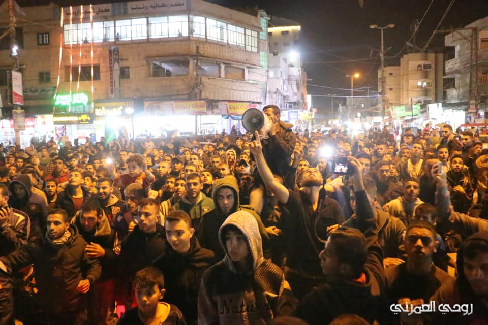 Des manifestations massives dans les rues de Rafah célèbrent ce soir la victoire de la résistance sur l'agression israélienne.1