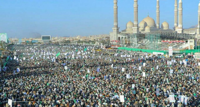 Des milliers de yéménites se sont rassemblés à Sanaa à l’occasion de l’anniversaire du Prophète Mohammad (P)