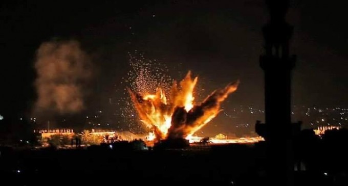 La seule lumière sur Gaza la nuit est la lumière des frappes aériennes israéliennes !!!