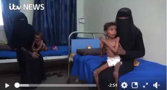 Les enfants gravement affamés du Yémen sont aujourd’hui menacés par la pire épidémie de choléra au monde.