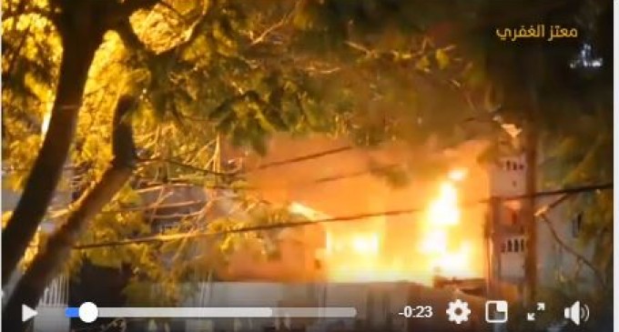 Vidéo du moment où le bâtiment résidentiel la été complètement détruit par les missiles F16 Israéliens