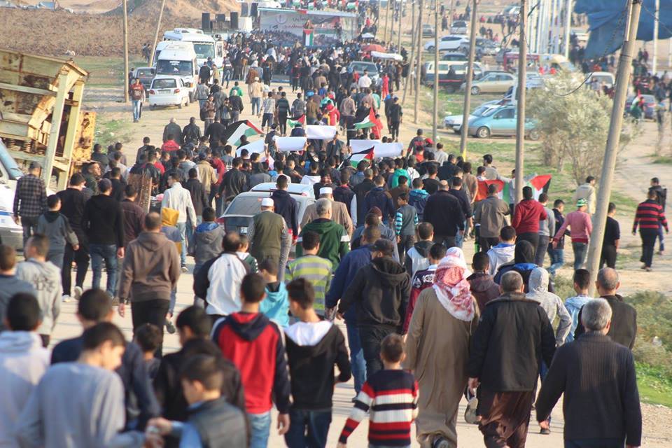 Des milliers de palestiniens participent aux manifestations de la Grande Marche du Retour à la frontière de Gaza, aujourd'hui1