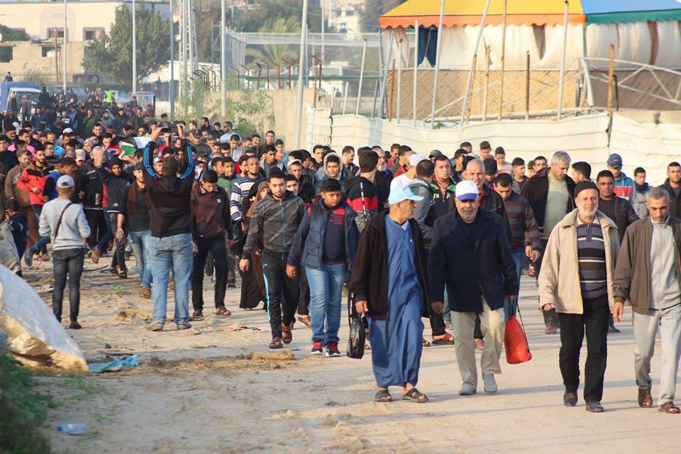 Des milliers de palestiniens participent aux manifestations de la Grande Marche du Retour à la frontière de Gaza, aujourd'hui3