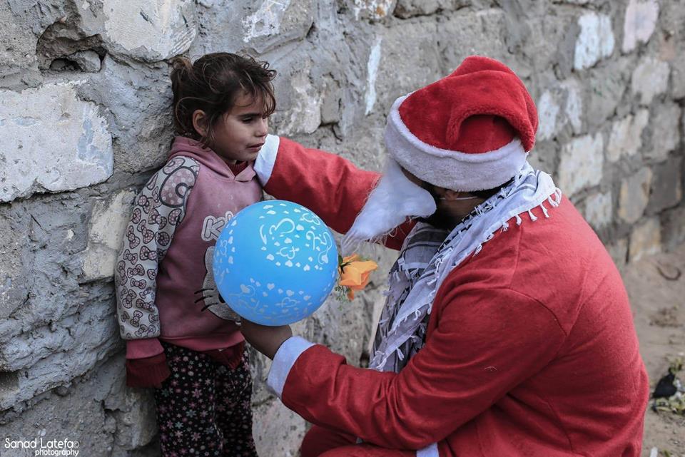 Le Père Noël dessine un sourire sur les visages des enfants de Gaza3