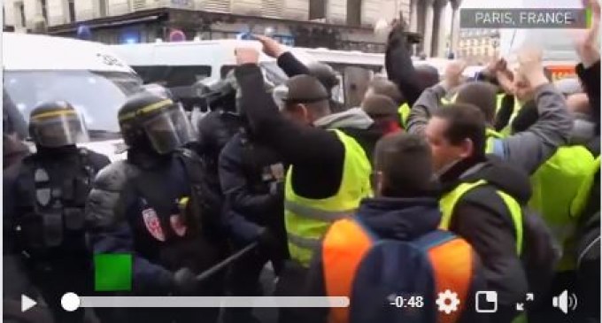 Les Gilets Jaunes VS les CRS