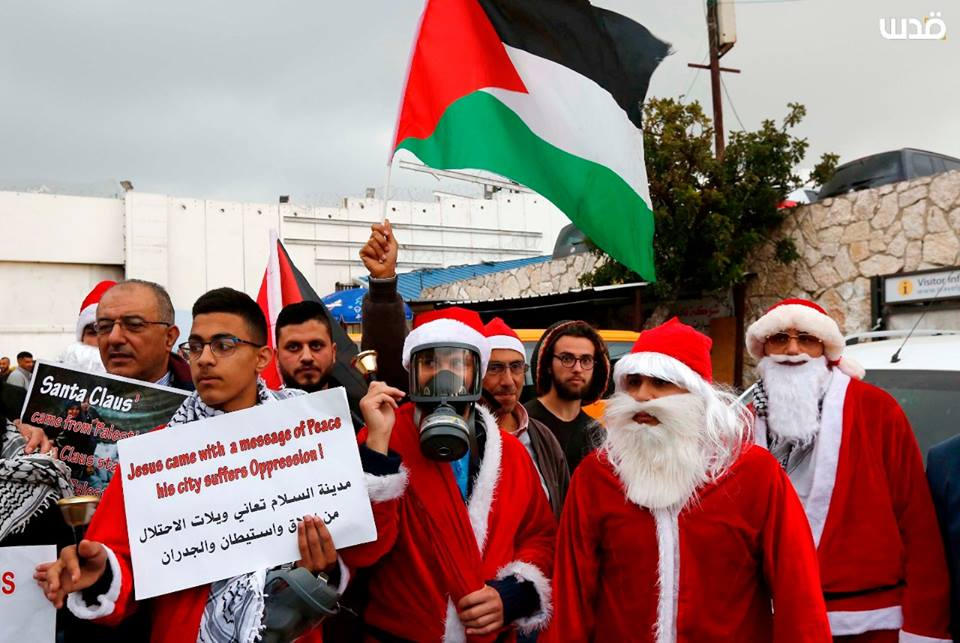 Les Palestiniens prennent part à un rassemblement à Bethléem, dans le sud de la Cisjordanie, pour protester contre les restrictions imposées par les mouvements israéliens, aujourd'hui.1
