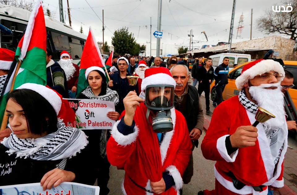 Les Palestiniens prennent part à un rassemblement à Bethléem, dans le sud de la Cisjordanie, pour protester contre les restrictions imposées par les mouvements israéliens, aujourd'hui.2