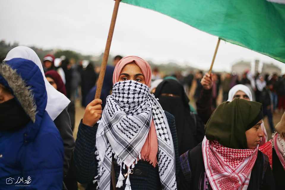 Malgré un temps pluvieux, les femmes palestiniennes prennent part au 40ème vendredi de la Grande Marche du Retour à la frontière de Gaza, aujourd'hui.5