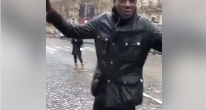 les propos d&rsquo;un manifestant francais aux Champs-Élysées:  Nous sommes avec Bachar Al Assad, nous sommes contre les terroristes…