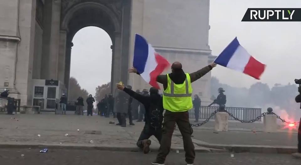 Quelques images des Gilets jaunes qui manifestent partout en France3