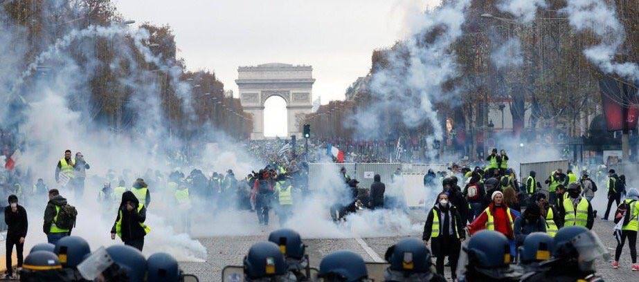 Quelques images des Gilets jaunes qui manifestent partout en France4