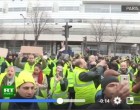 « BFM, y’en a marre ! BFM collabos » : des Gilets jaunes rassemblés devant les locaux de BFM-TV