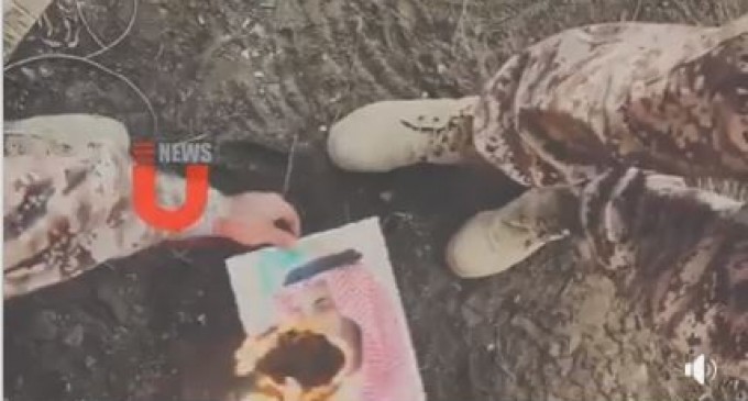 Des soldats saoudiens brûlent le portrait de MBS à la frontière avec le Yémen..