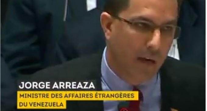 Emmanuel Macron a-t-il son mot à dire sur la crise au Venezuela alors que les “gilets jaunes” manifestent depuis des mois pour sa démission ?