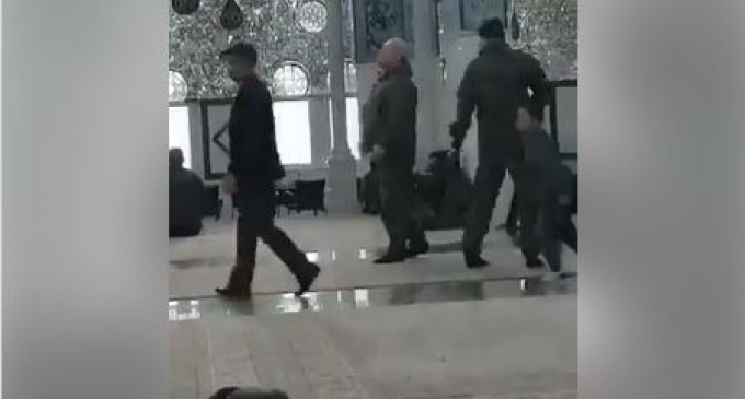 L&rsquo;armée russe en Syrie – Les soldats russes visitent le sanctuaire de Sayyeda Zaynab (AS) à Damas