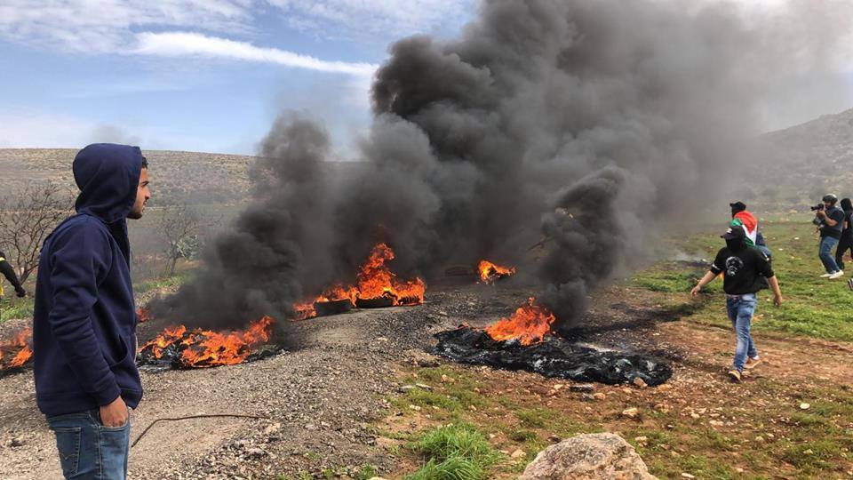 Au moins 4 manifestants palestiniens ont été blessés par des coups de feu israéliens 3
