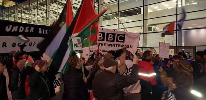 Des militants pro-Palestiniens se sont réunis devant la BBC Media City à Manchester2