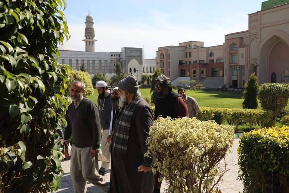 Juste heureux de voir l'unité de nos frères chiites et sunnites au Pakistan...1
