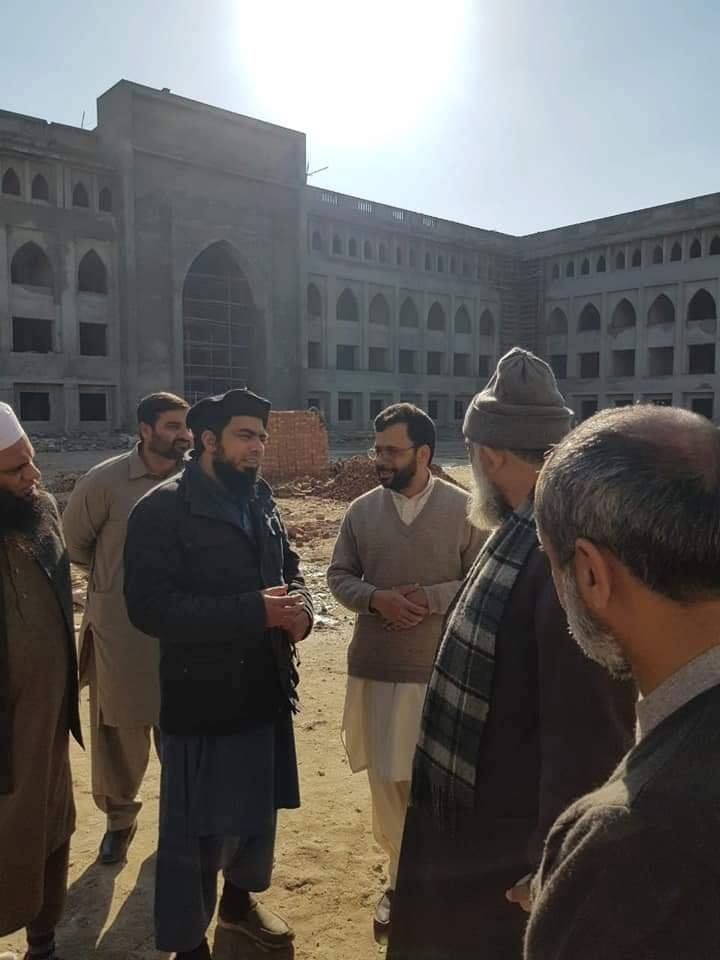 Juste heureux de voir l'unité de nos frères chiites et sunnites au Pakistan...2