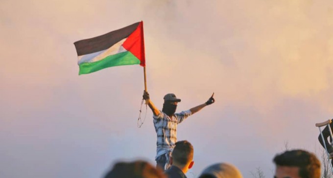 Photos de la Grande MArche du Retour de vendredi montrant de lourdes tirs de gaz lacrymogène sur les manifestants Palestiniens