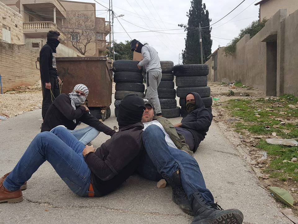 Scènes des affrontements entre les soldats de l'occupation et les jeunes Palestiniens dans le village de Kafr Qaddum dans la Cisjordanie occupée