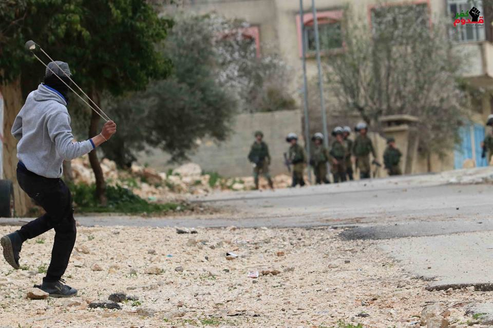 Scènes des affrontements entre les soldats de l'occupation et les jeunes Palestiniens dans le village de Kafr Qaddum dans la Cisjordanie occupée2