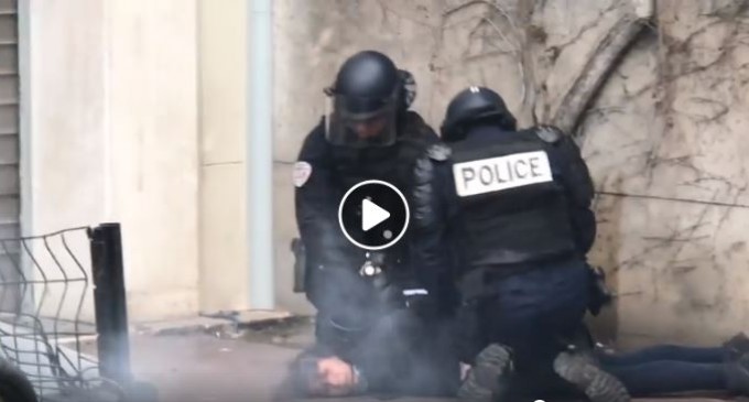 Voilà comment Marion a été interpellée, hier, rue de Vaugirard