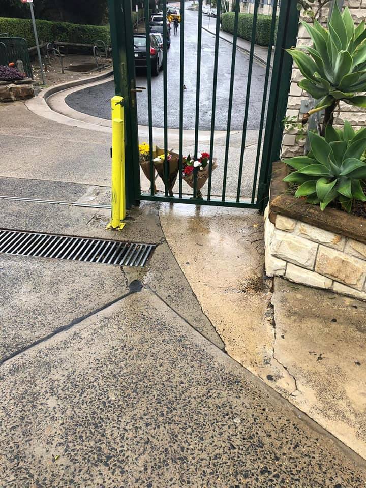 De belles personnes ont laissé des bouquets de fleurs dans les mosquées de Sydney en solidarité avec les victimes 2