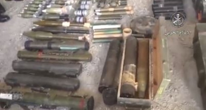 [Vidéo] | Des armes israéliennes laissées par des terroristes salafistes trouvés à la périphérie de Yelda, la campagne de Damas.