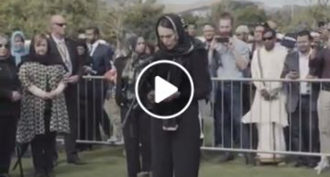 Le premier ministre de la nouvelle-Zélande, Jacinda Ardern cite le Prophète Mohammad (P) lors de la prière du vendredi en nouvelle-Zélande