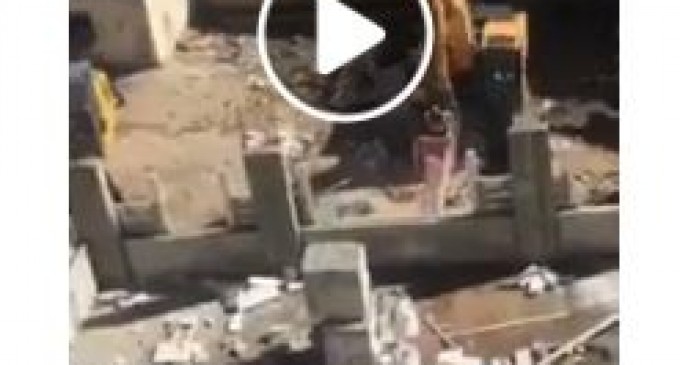 Vidéo | Le processus de démolition d’une école primaire palestinienne dans le camp de réfugiés de Shu’fat, Jérusalem occupée, par l’occupation israélienne a commencé !