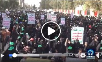 Les femmes yéménites se rassemblent dans la capitale Sanaa pour condamner les frappes saoudiennes