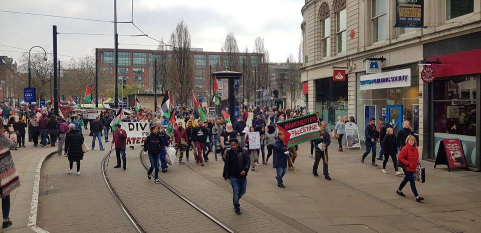 De nombreux anglais à Manchester ont défilé samedi en solidarité avec la Grande Marche du Retour à Gaza.4