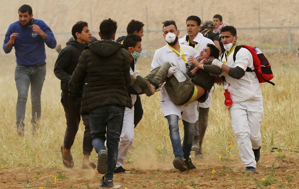 Des photos montrant la souffrance des travailleurs médicaux palestiniens étant des cibles faciles pour les balles israéliennes lors de la Grande Marche du Retour de Gaza.1