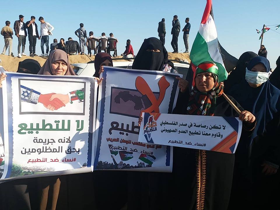 Les femmes palestiniennes participent à la Grande Marche du Retour hebdomadaire à la frontière de Gaza, aujourd'hui.1