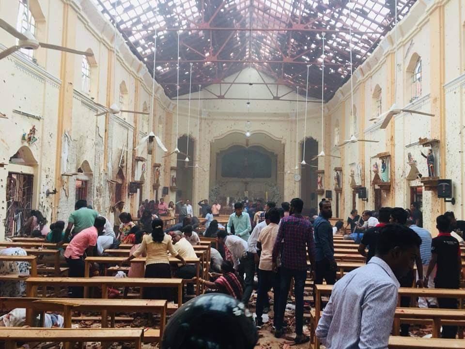 Une centaine de morts et plus de 200 blessés et hospitalisés suite à 6 explosions dans des églises et des hôtels au Sri Lanka !1
