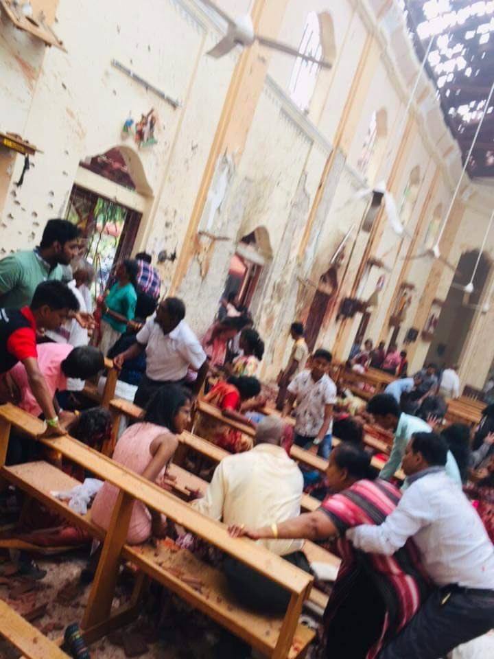 Une centaine de morts et plus de 200 blessés et hospitalisés suite à 6 explosions dans des églises et des hôtels au Sri Lanka !2