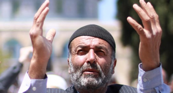 Des centaines de milliers de palestiniens ont effectué la prière du vendredi dans la mosquée Sainte d’Al Aqsa à Jérusalem occupée hier, malgré les restrictions des forces israéliennes