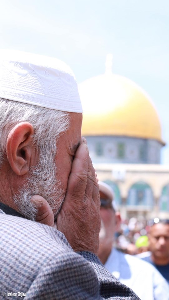 Des centaines de milliers de palestiniens ont effectué la prière du vendredi dans la mosquée Sainte d'Al Aqsa à Jérusalem occupée hier, malgré les restrictions des forces israéliennes.4
