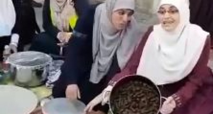 Iftar des sœurs courageuses et déterminées palestiniennes….sous l’œil rageux des soldats Pampers de tshaal