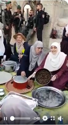 Iftar des sœurs courageuses et déterminées palestiniennes....sous l’œil rageux des soldats Pampers de tshaal